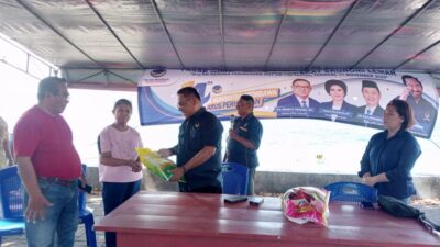 Meriahkan HUT Ke-14, Ketua DPD Partai NasDem Kabupaten Kepulauan Talaud, Drs. Moktar Arunde Parapaga, SH Menyerahkan Bantuan Ke Lansia Dan Disabilitas 4 IMG 20251111 101252