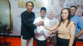 Satrin Lasama Bersama Sintya Bojoh saat bersilaturahmi dengan Bupati Boltara di momen Idul Fitri